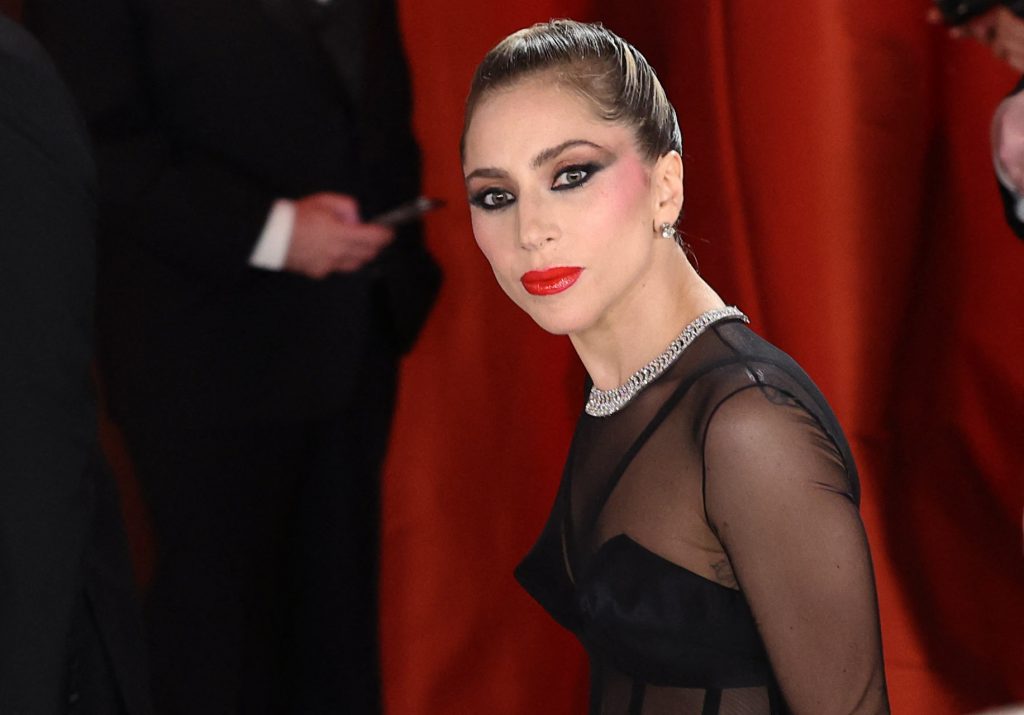Φουντώνουν οι φήμες για τη Lady Gaga – Μονόπετρο αρραβώνα;