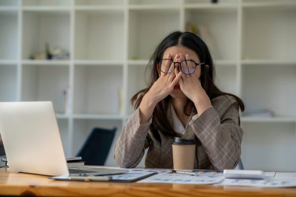 Κούραση: Γιατί νιώθουμε συνέχεια κουρασμένοι, τι είναι η εποχιακή κούραση της άνοιξης