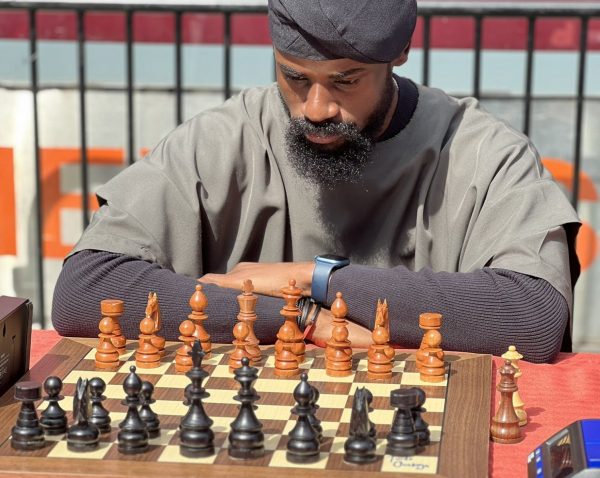 Νέα Υόρκη: Έπαιξε σκάκι επί 58 συνεχόμενες ώρες και κατέρριψε το ρεκόρ Γκίνες