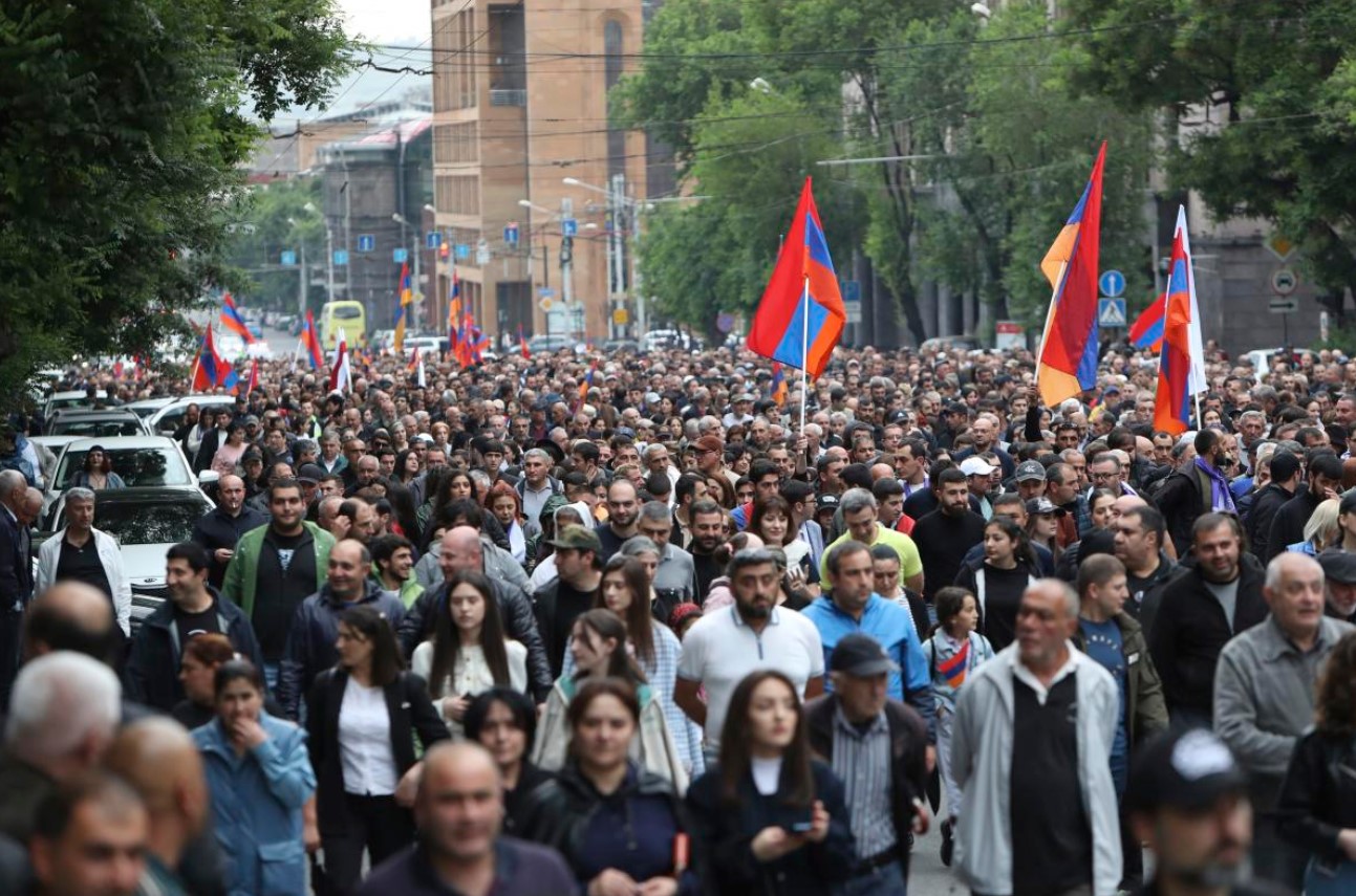 Αρμενία: Χιλιάδες πολίτες διαδήλωσαν ζητώντας την παραίτηση του πρωθυπουργού Πασινιάν - Συνελήφθησαν 226