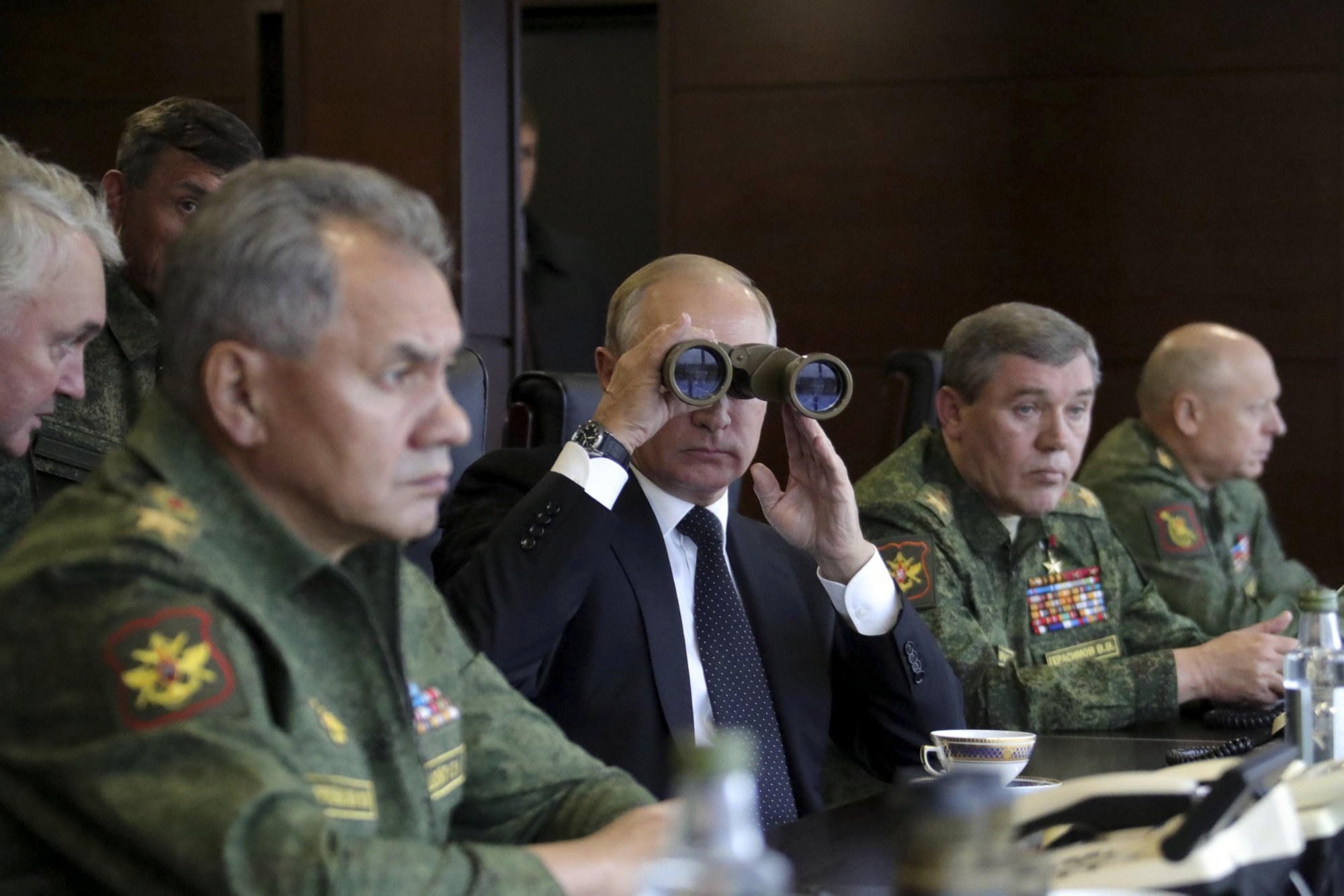 BBC: Η «σκιά» του Πριγκόζιν πλανάται πάνω από το Κρεμλίνο - Τι δείχνει η στρατιωτική «εκκαθάριση» του Πούτιν