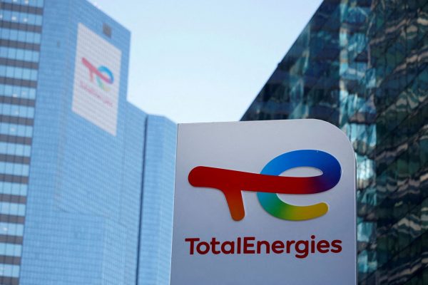 TotalEnergies: Ο πετρελαϊκός κολοσσός στο στόχαστρο εκατοντάδων κλιματολόγων