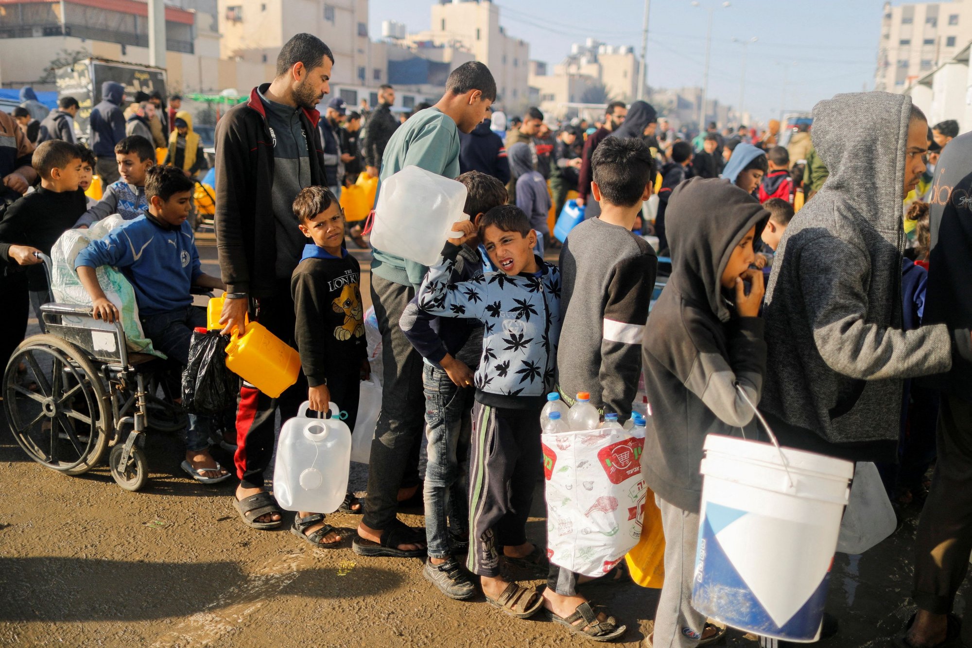 Γάζα: Φορτηγά με βοήθεια εισέρχονται στον θύλακα από το Κερέμ Σαλόμ - Επιφυλακτικός ο ΟΗΕ