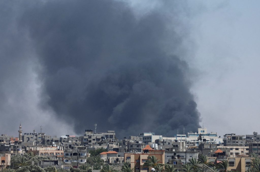 Το Ισραήλ βομβαρδίζει τη Ράφα μετά την απόφαση του Διεθνούς Δικαστηρίου – Πλήγματα και στην κεντρική Γάζα