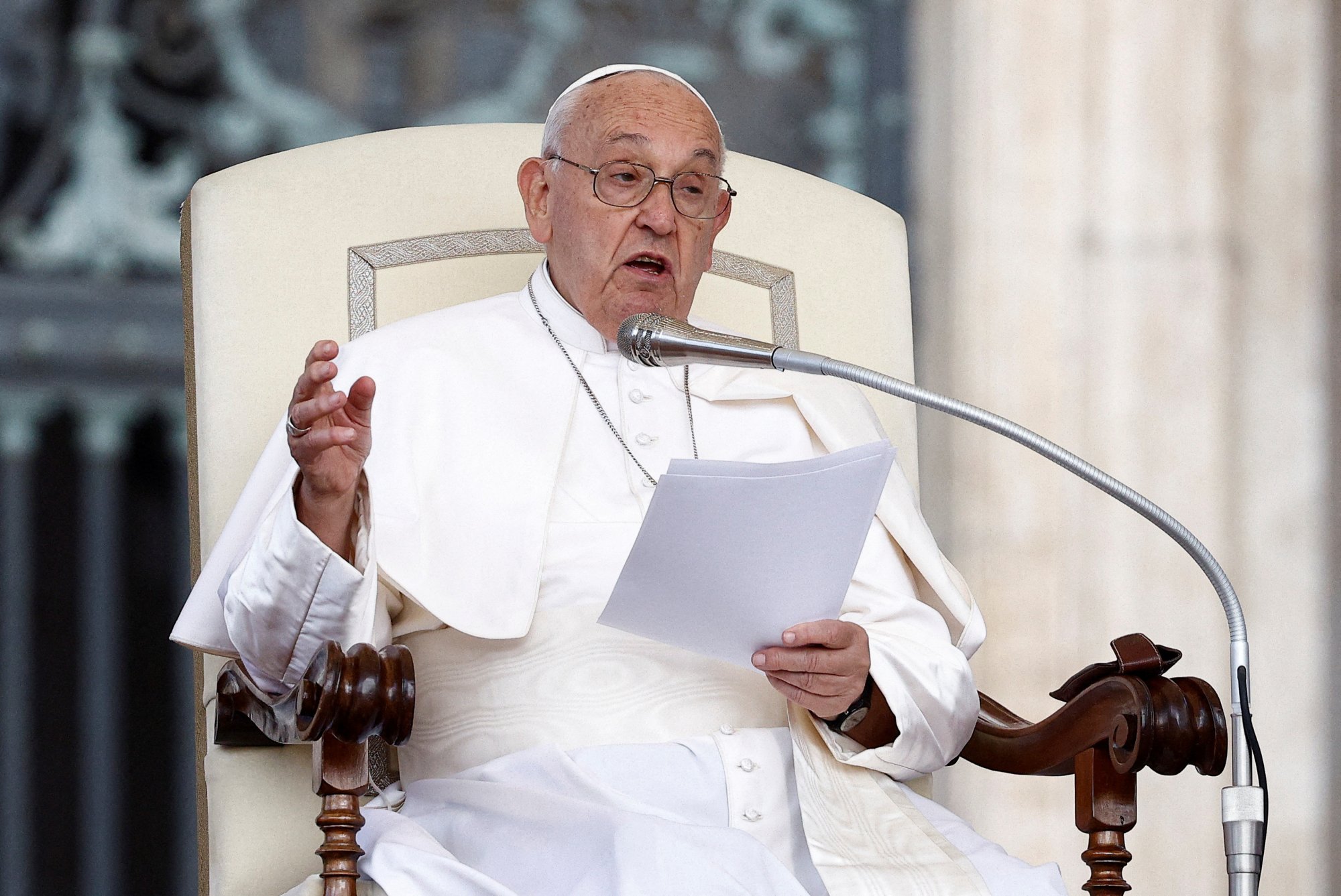 Πάπας Φραγκίσκος: Σάλος με προσβλητικό όρο που χρησιμοποίησε για τους γκέι