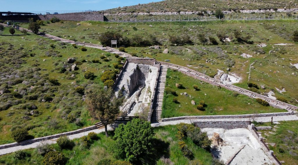 Θεσσαλονίκη: Ηλικιωμένος έπεσε σε ρέμα – Δεν μπορούσε να βγει, επενέβη η πυροσβεστική