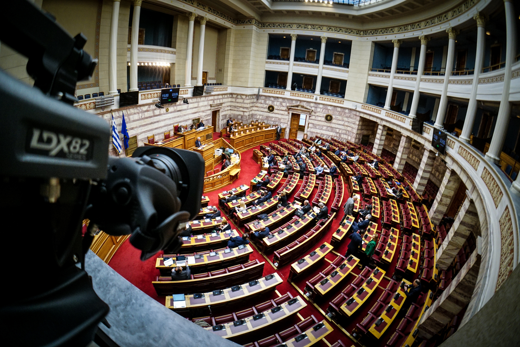 «Μετωπική» στη Βουλή για την ακρίβεια - «Στρίμωξαν» Σκρέκα και Γεωργιάδη τα κόμματα