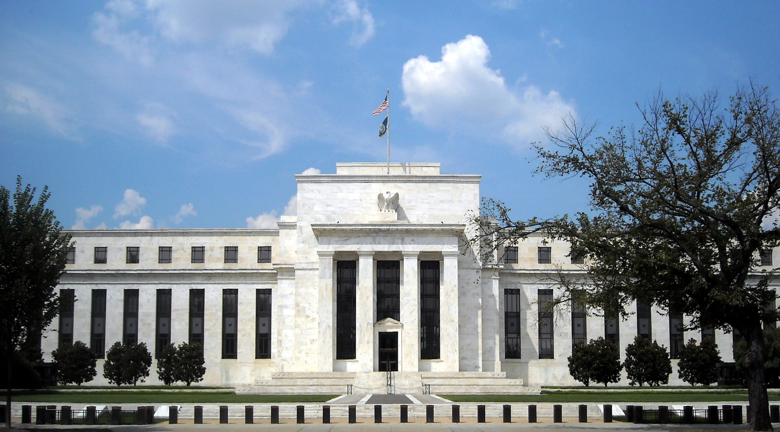 ΗΠΑ: Ανοικτή σε νέες αυξήσεις επιτοκίων η Fed - Ανησυχεί αλλά... ελπίζει για τον πληθωρισμό