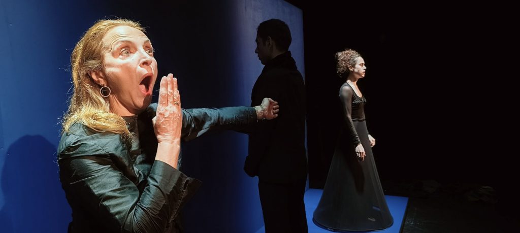 To Broadway World στη Νέα Υόρκη αποθεώνει την ελληνική παράσταση «The Cenci Family»