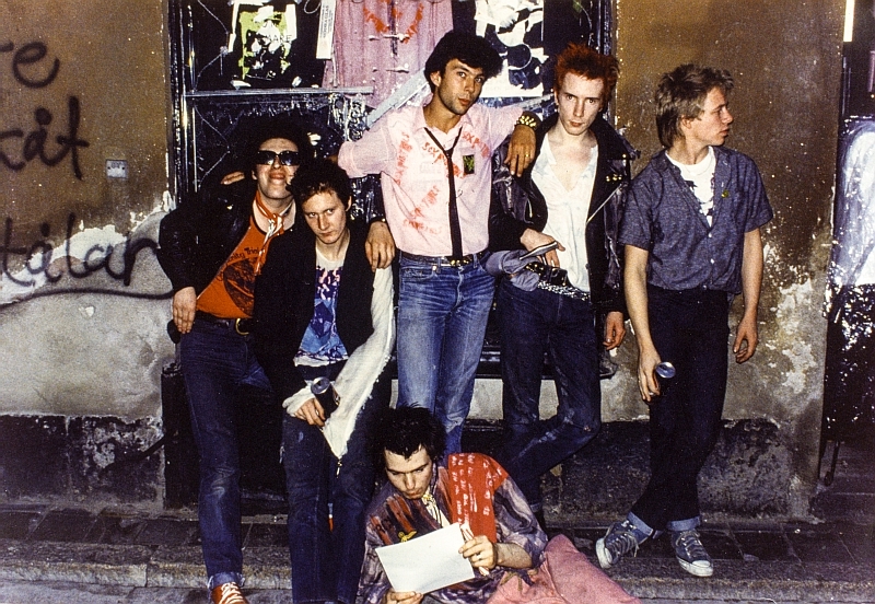 Σαν σήμερα κυκλοφόρησε το «God Save the Queen» - Πώς οι Sex Pistols δίδαξαν πανκ τον λαό