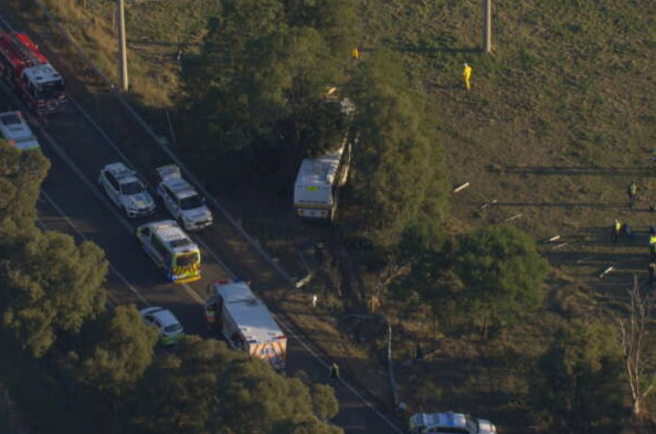 Μελβούρνη: Νεκρός οδηγός σχολικού λεωφορείου που έπεσε σε δέντρο - Τραυματίστηκαν μαθητές