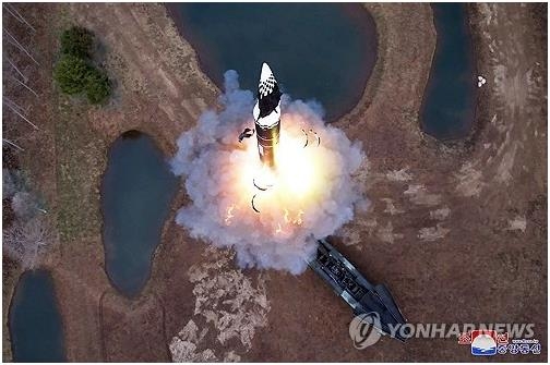 Βόρεια Κορέα: Μπαράζ εκτοξεύσεων βαλλιστικών πυραύλων, αναφέρει η Νότια Κορέα