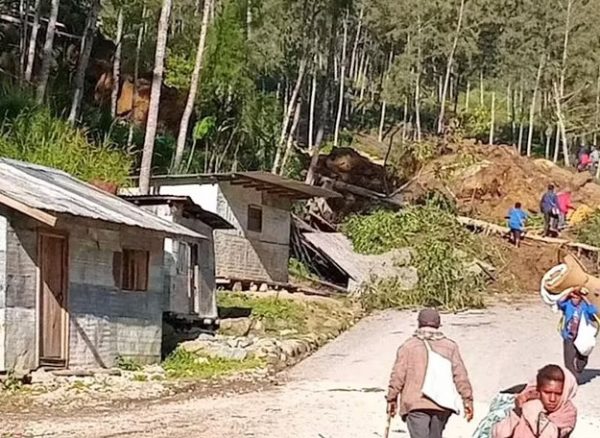 Παπούα Νέα Γουινέα: Τρομακτική κατολίσθηση σαρώνει χωριό – Τουλάχιστον 100 νεκροί