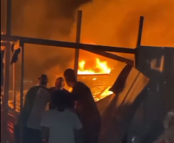Ράφα: Δεκάδες άμαχοι «κάηκαν ζωντανοί» - Το Ισραήλ βομβάρδισε «ασφαλή» καταυλισμό με τέντες (Σκληρές εικόνες)