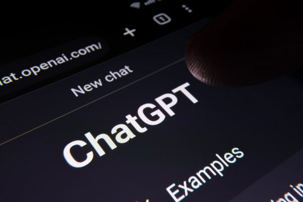 Μπαράζ αγωγών από εκδότες για το ChatGPT και το Copilot