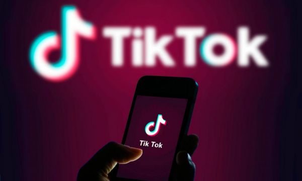 Σήμανση στο περιεχόμενο ΑΙ υπόσχεται το TikTok