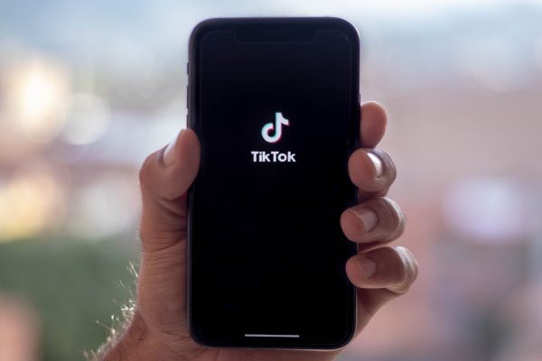 Τεχνητή νοημοσύνη: To TikTok λαμβάνει τα μέτρα του και βάζει… ετικέτες