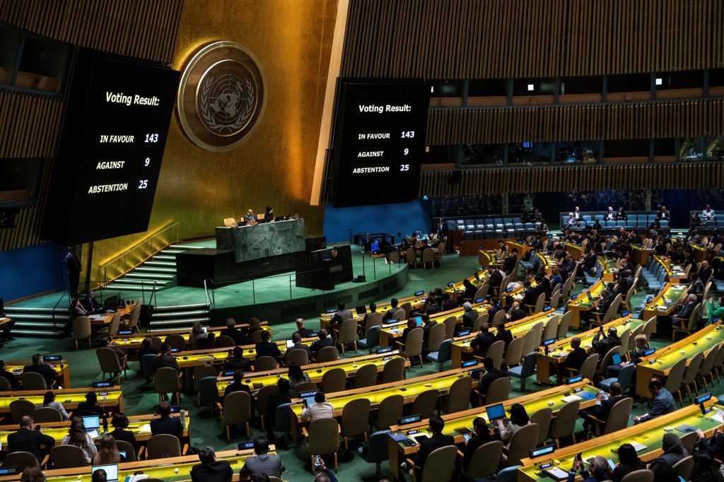 Η Ελλάδα θα απέχει από την ψηφοφορία για τη σφαγή της Σρεμπρένιτσα στον ΟΗΕ