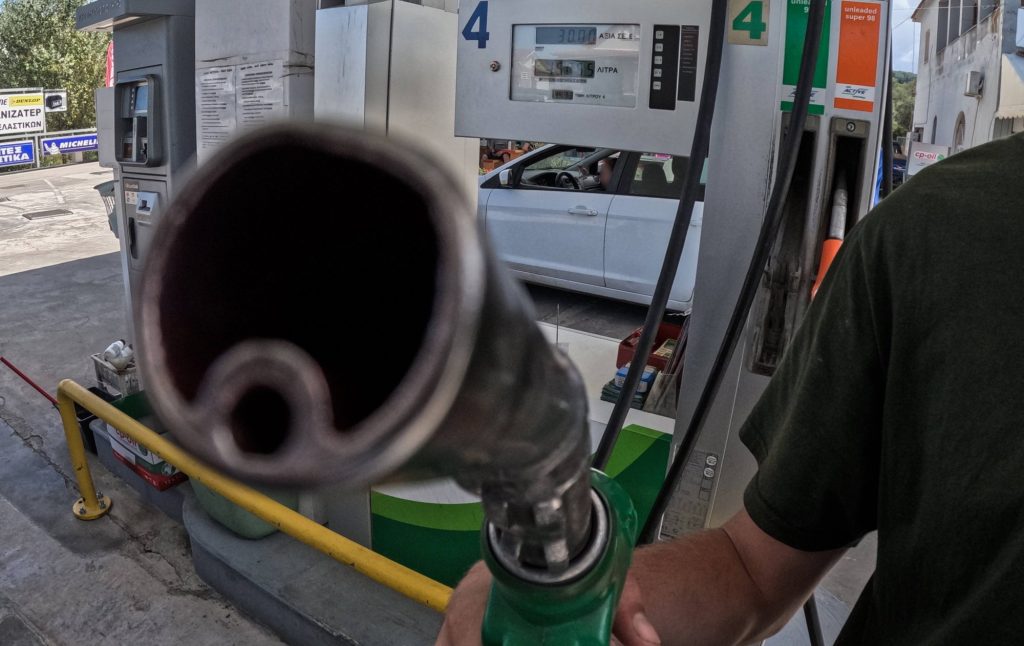 Οι τιμές των καυσίμων στην Ελλάδα είναι από τις υψηλότερες στην Ευρώπη παρά την μείωση των διεθνών τιμών