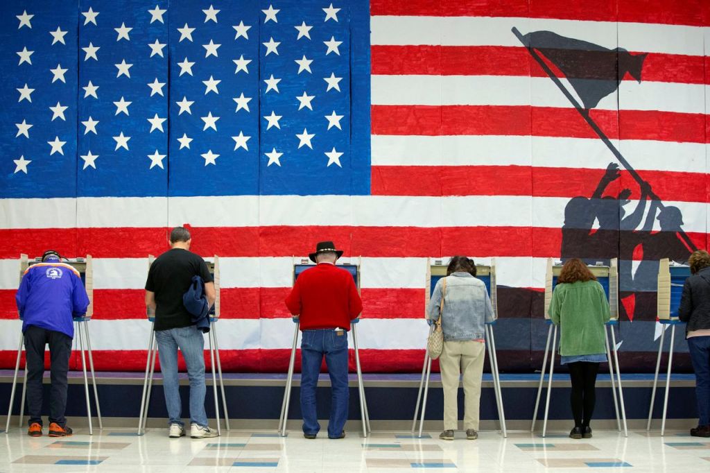 ΗΠΑ: Τι φοβούνται τα 2/3 των Αμερικανών - Δημοσκόπηση για τις προεδρικές εκλογές