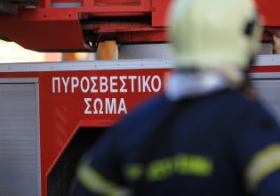 Αιγάλεω – Φωτιά: Στις φλόγες επιχείρηση – Εκτροπές στην κυκλοφορία των οχημάτων