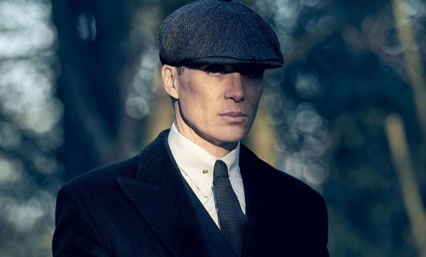 O Cillian Murphy παίρνει ξανά τα ηνία των Peaky Blinders κι εμείς έχουμε κάθε λόγο να ζητωκραυγάσουμε