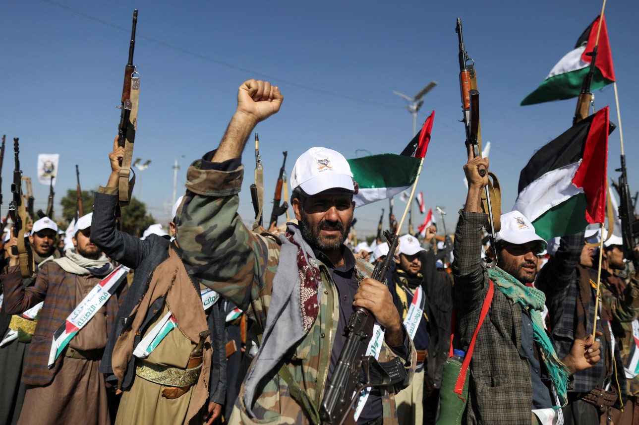 Χούθι: Επιτέθηκαν ξανά στο «Αϊζενχάουερ» - Οι ΗΠΑ ανακοίνωσαν ότι κατέρριψαν ένα drone και δύο πυραύλους
