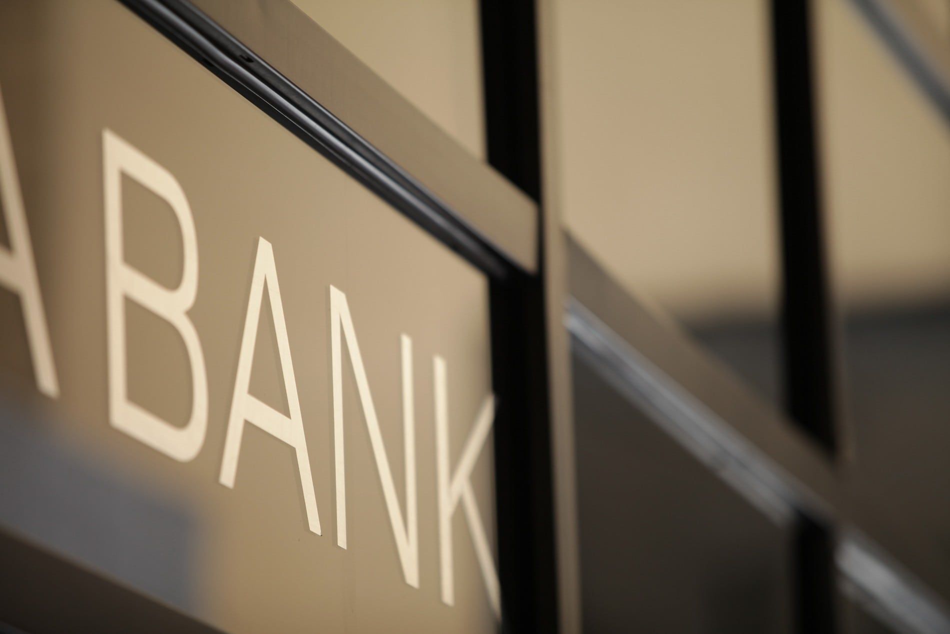 Τράπεζες: Φρενάρουν οι πρόωρες αποπληρωμές δανείων - Γιατί χαμογελούν οι τραπεζίτες