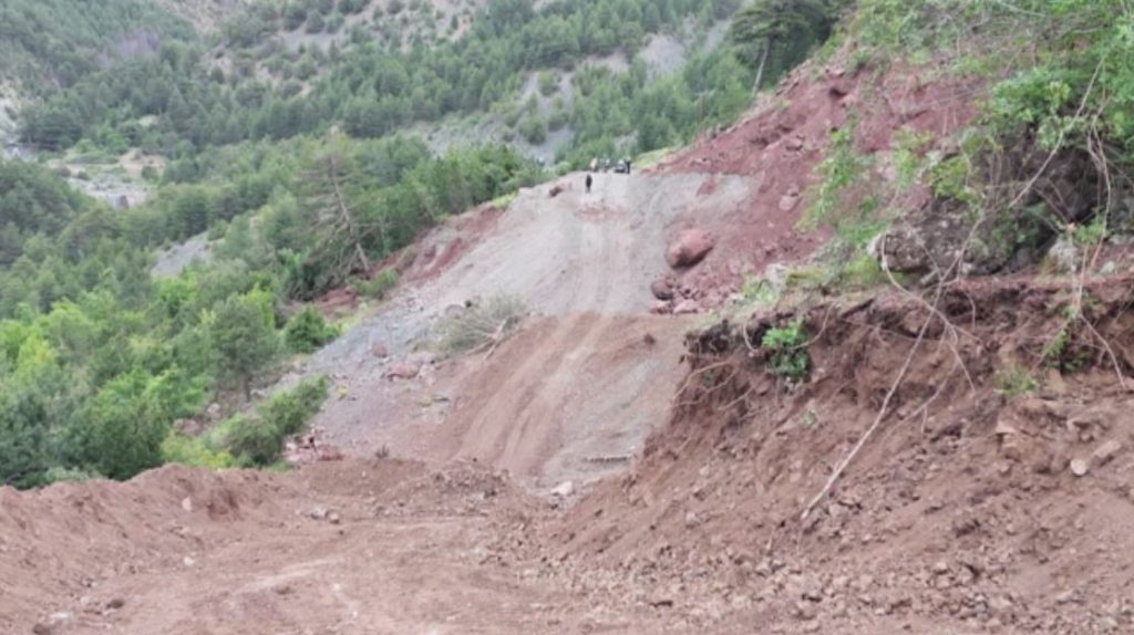 Κόνιτσα: Αποκλεισμένο εδώ και μια εβδομάδα το χωριό Δίστρατο – Καταστράφηκε ο δρόμος λόγω κατολίσθησης