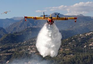 Φωτιά: Στην «μάχη» με τις φλόγες οι ήρωες πιλότοι των Canadair με επικίνδυνες ρίψεις