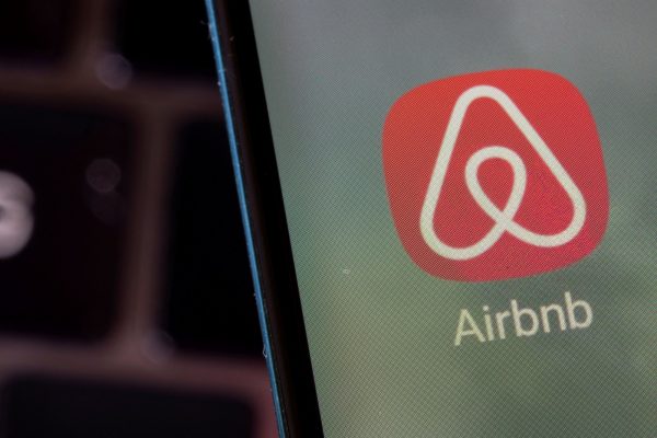 Airbnb: Στα ύψη η ζήτηση στην Ελλάδα το καλοκαίρι