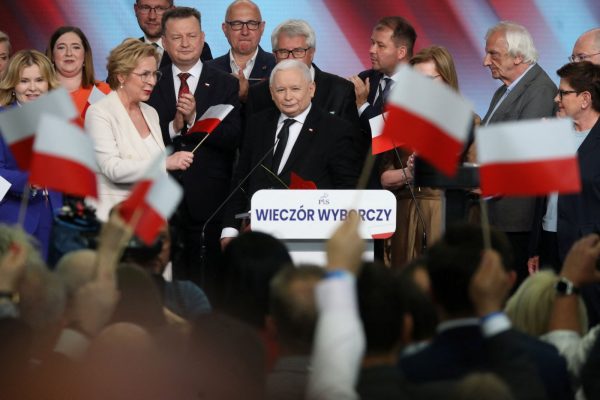 Πολωνία: Φέρνει τα «κακά παιδιά» στο Ευρωκοινοβούλιο – «Σανίδα σωτηρίας» η ασυλία
