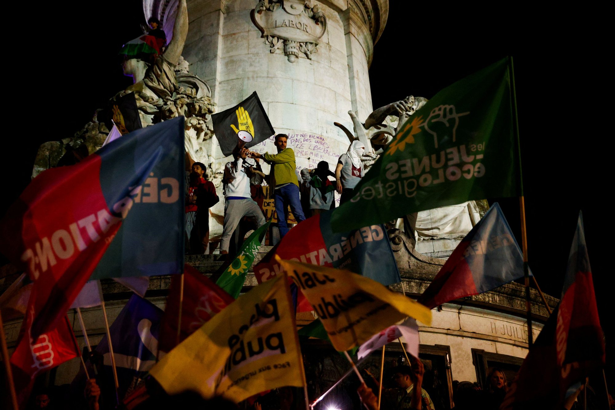 Γαλλία: Αντιφασιστική συγκέντρωση στην Place de la République ενάντια στην Λεπέν