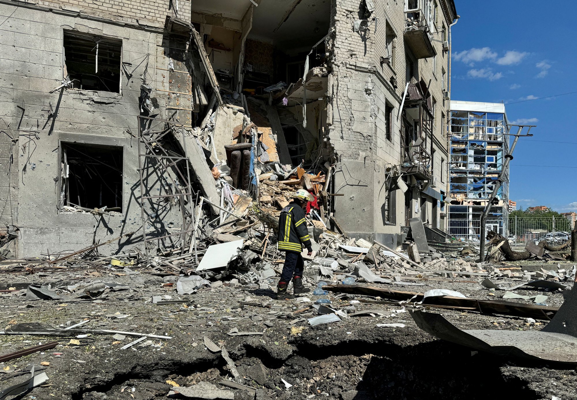 Ουκρανία: Νεκροί και τραυματίες από ρωσικό βομβαρδισμό στο Χάρκοβο