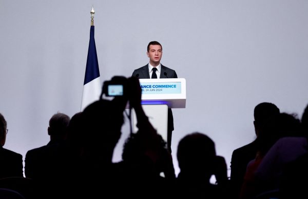 Πρόωρες εκλογές – Γαλλία: Το «όραμά» του για μια ακροδεξιά κυβέρνηση ανέπτυξε ο Μπαρντελά