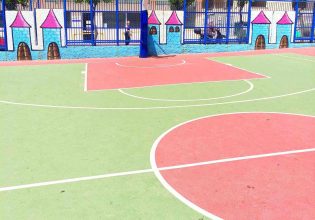 Νέα δάπεδα σε αύλειους χώρους και εργασίες αναβάθμισης σε Δημοτικά Σχολεία από τον Δήμο Πειραιά
