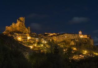 Η μικρότερη «πόλη» της Ισπανίας: Έχει 250 κατοίκους, μικροσκοπικά εστιατόρια και απαγορεύονται τα αυτοκίνητα
