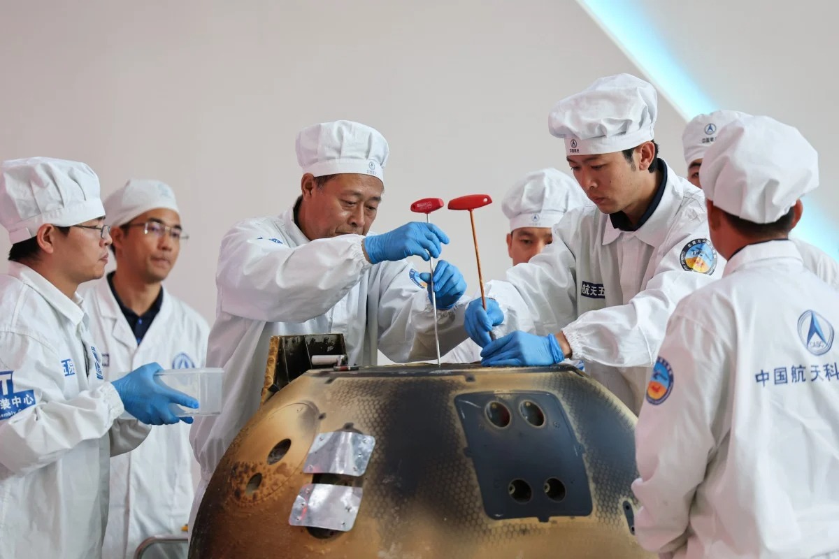Σελήνη: Ασφαλή έφτασαν στην Κίνα τα πρώτα δείγματα από την αθέατη πλευρά