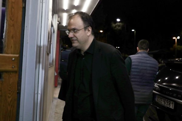 Πούλου για Θεοχαρόπουλο: Ο λόγος που σταμάτησε η συνεργασία με την κοινοβουλευτική ομάδα του ΣΥΡΙΖΑ