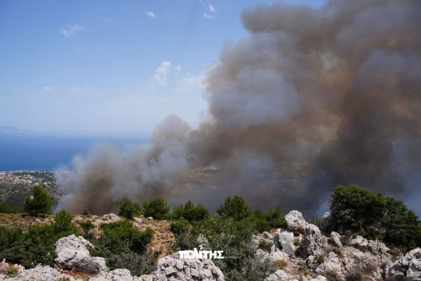 Χίος: Χωρίς ενεργό μέτωπο η φωτιά στην περιοχή των Ρεστών – Παραμένουν ισχυρές πυροσβεστικές δυνάμεις