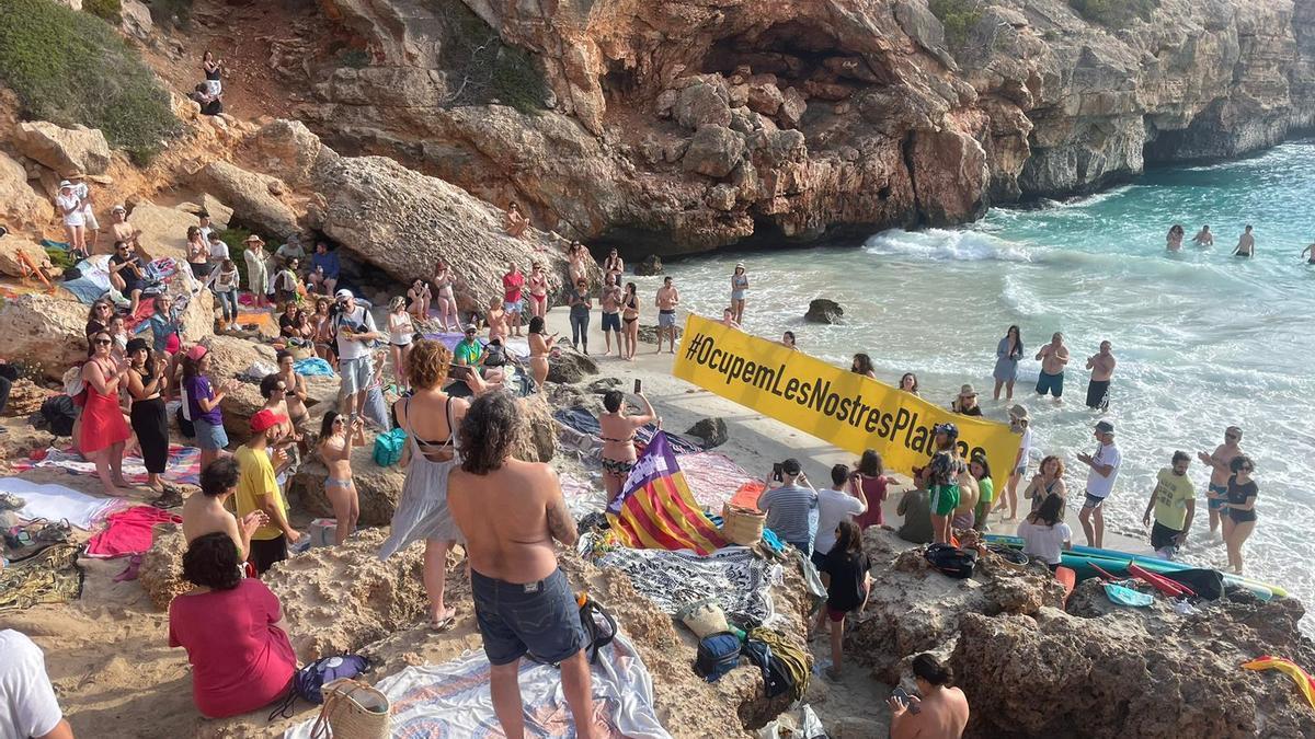 Μαγιόρκα: Κάτοικοι διώχνουν τους ξένους τουρίστες από τις παραλίες – Κίνημα κατά του υπερτουρισμού