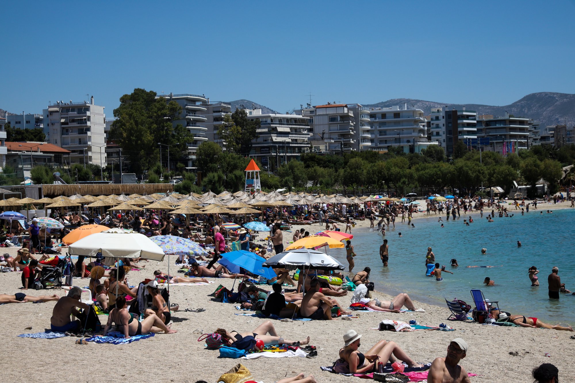 Διπλή απόβαση σε παραλίες και τουριστικούς προορισμούς από την ΑΑΔΕ - Πώς θα γίνονται οι έλεγχοι