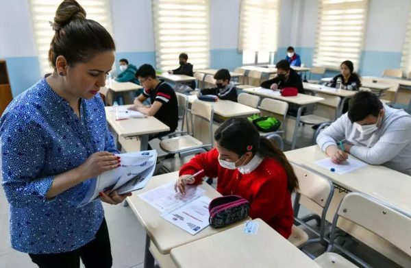 Τουρκία: Νεαρός προσπάθησε να περάσει τις εισαγωγικές εξετάσεις με σκονάκι ΑΙ