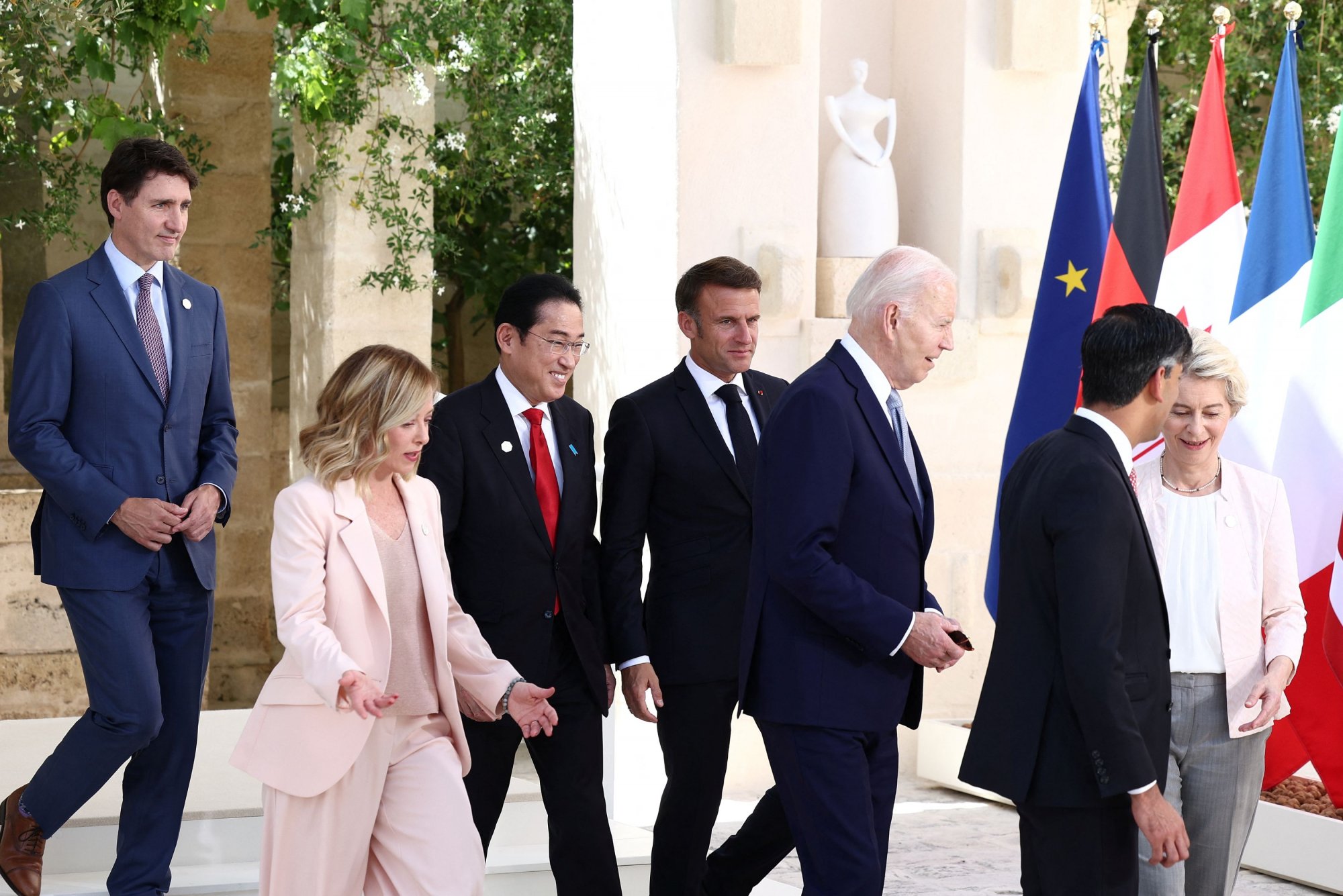G7: Η χαμογελαστή Μελόνι και η παρέλαση των «στοιχειωμένων», που μετράνε μέρες στην εξουσία