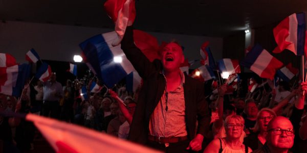 Εκλογές στη Γαλλία: Επιβεβαιώνονται οι προβλέψεις – Πρώτη η ακροδεξιά – Στον β’ γύρο θα κριθούν όλα