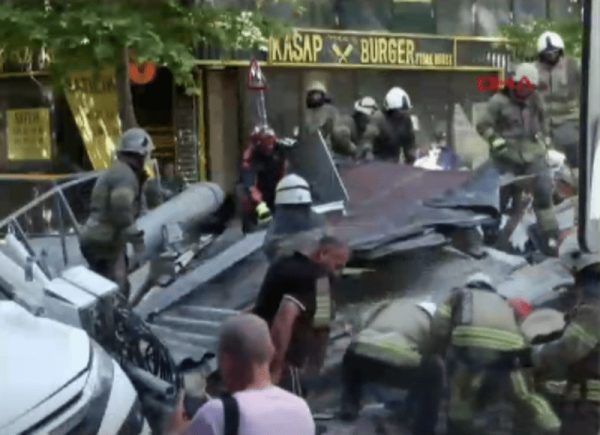 Κατέρρευσε πολυώροφο κτίριο στην Κωνσταντινούπολη – Ένας νεκρός και οκτώ τραυματίες