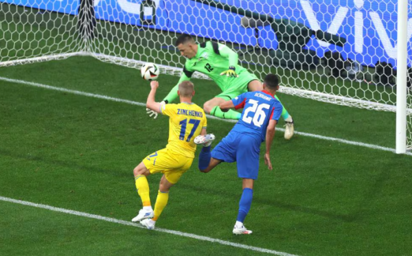 Κεφαλιά του Σραντζ και 1-0 η Σλοβακία απέναντι στην Ουκρανία (vid)