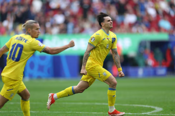 Ο Σαπαρένκο ισοφάρισε με πλασέ σε 1-1 για την Ουκρανία (vids)
