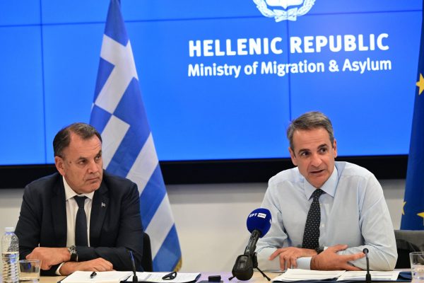 Κυριάκος Μητσοτάκης: Στο υπουργείο Μετανάστευσης ο πρωθυπουργός – Συνάντηση με τη νέα ηγεσία