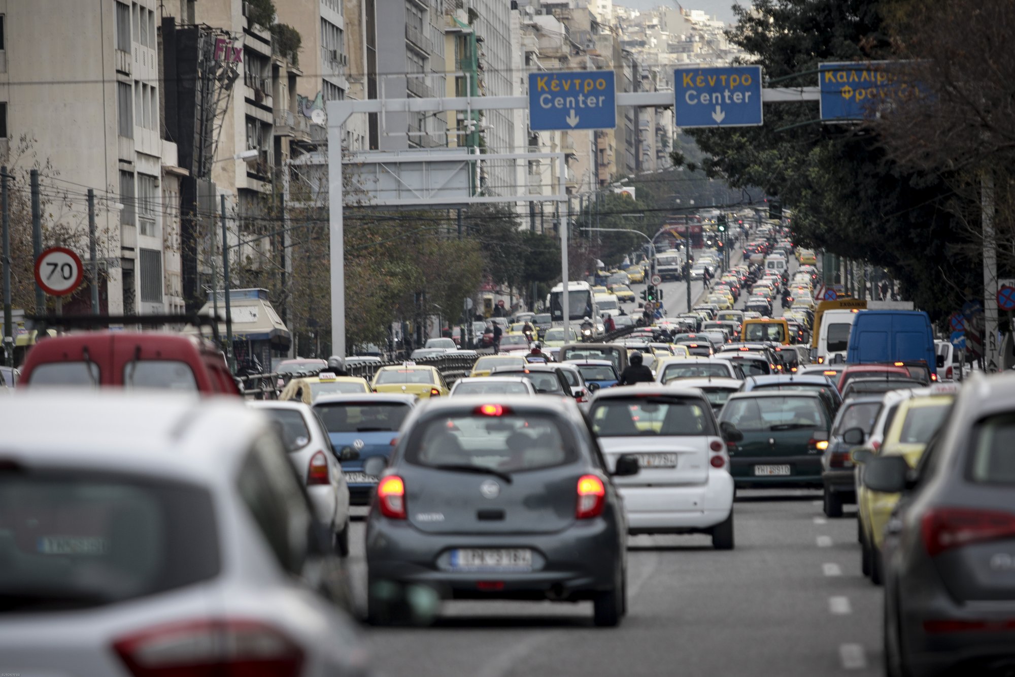 Κυκλοφοριακό χάος στο κέντρο της Αθήνας – Γιατί «κοκκίνισε» η Βασιλέως Κωνσταντίνου